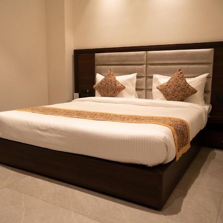 Hotel Smily Λουντιάνα Εξωτερικό φωτογραφία