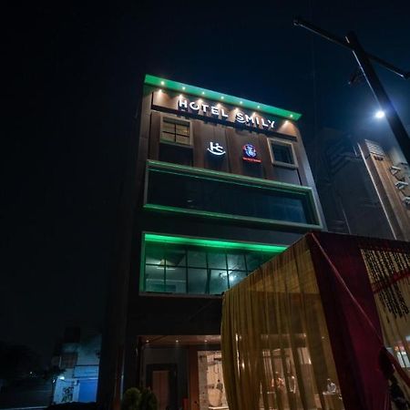 Hotel Smily Λουντιάνα Εξωτερικό φωτογραφία