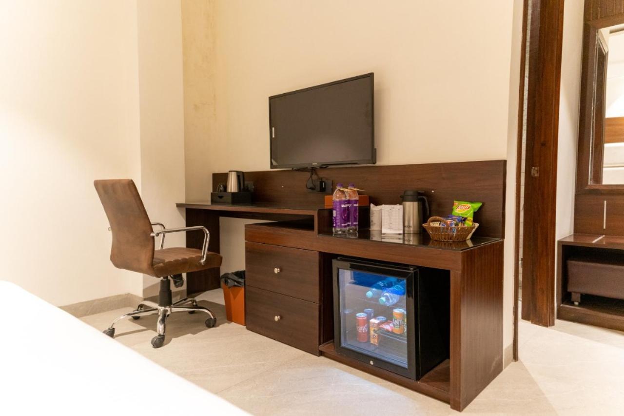 Hotel Smily Λουντιάνα Εξωτερικό φωτογραφία