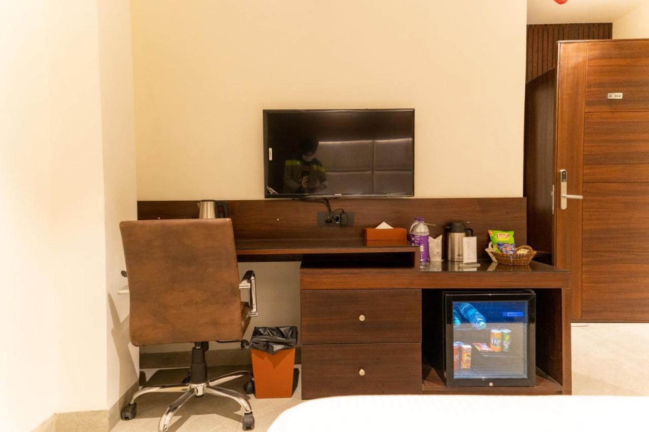 Hotel Smily Λουντιάνα Εξωτερικό φωτογραφία