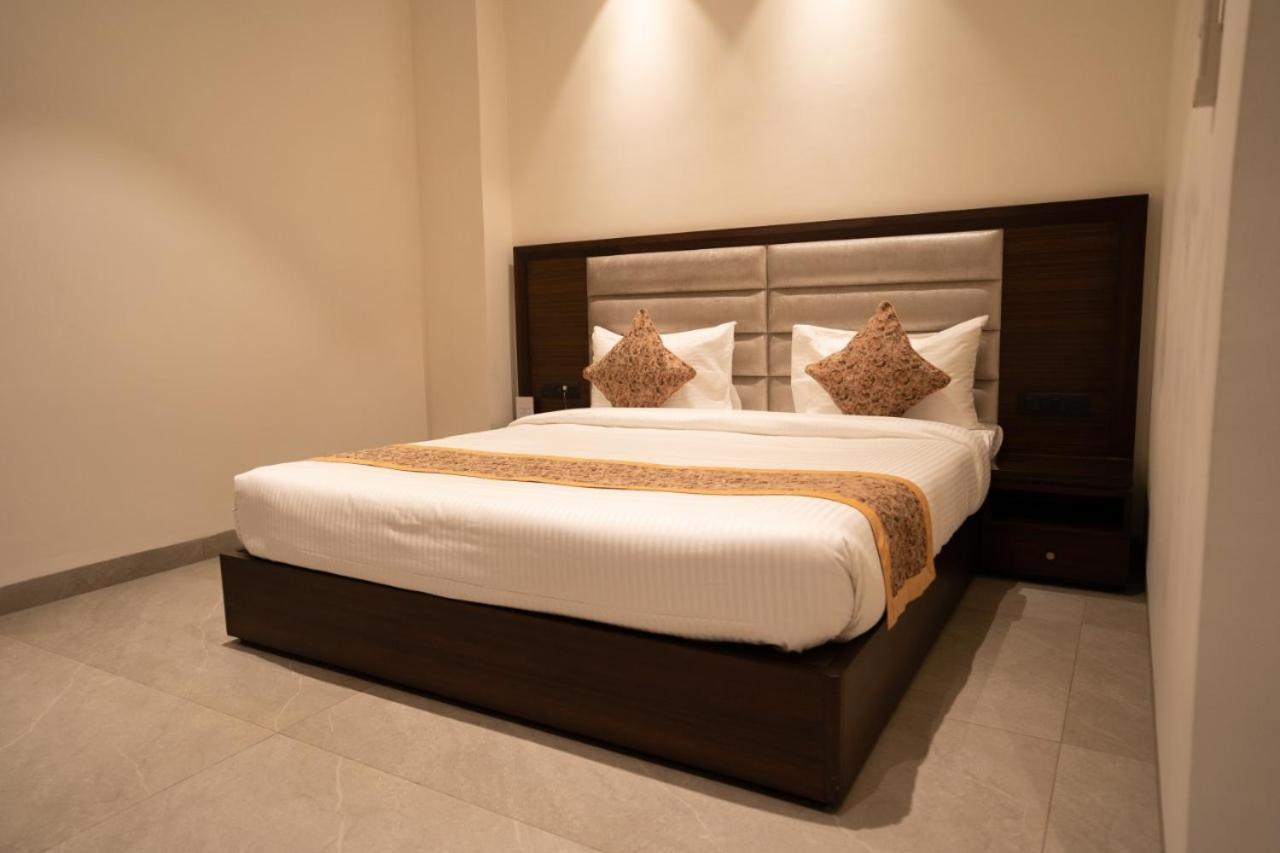 Hotel Smily Λουντιάνα Εξωτερικό φωτογραφία