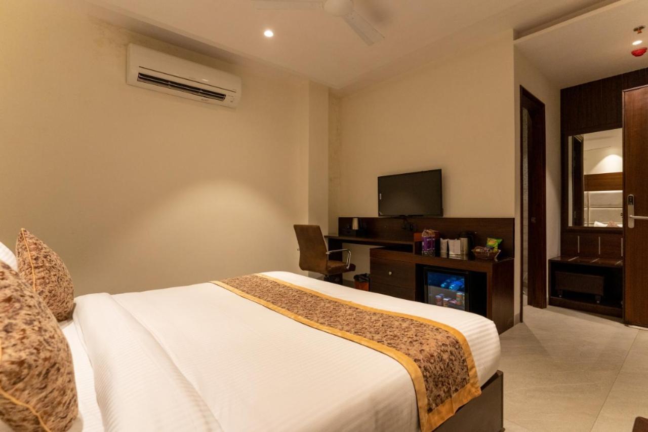 Hotel Smily Λουντιάνα Εξωτερικό φωτογραφία