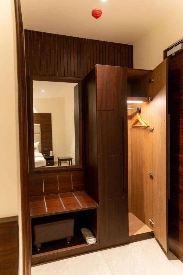 Hotel Smily Λουντιάνα Εξωτερικό φωτογραφία