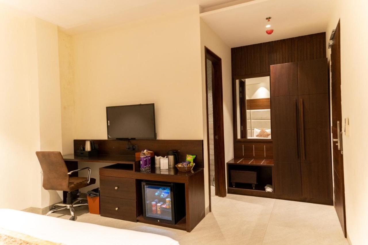 Hotel Smily Λουντιάνα Εξωτερικό φωτογραφία