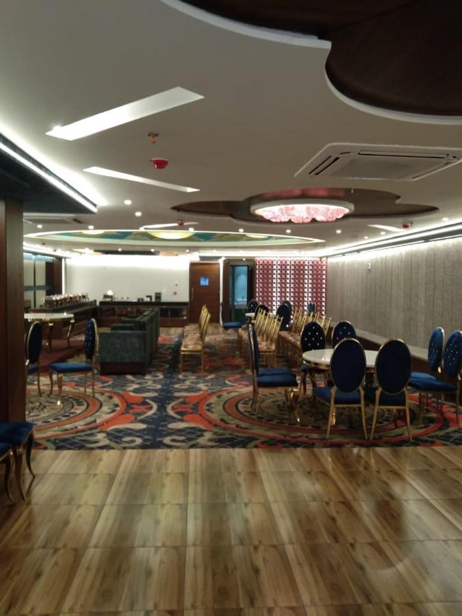 Hotel Smily Λουντιάνα Εξωτερικό φωτογραφία