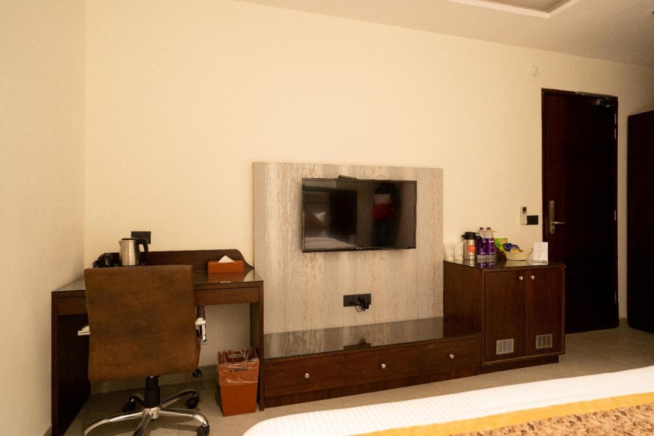 Hotel Smily Λουντιάνα Εξωτερικό φωτογραφία