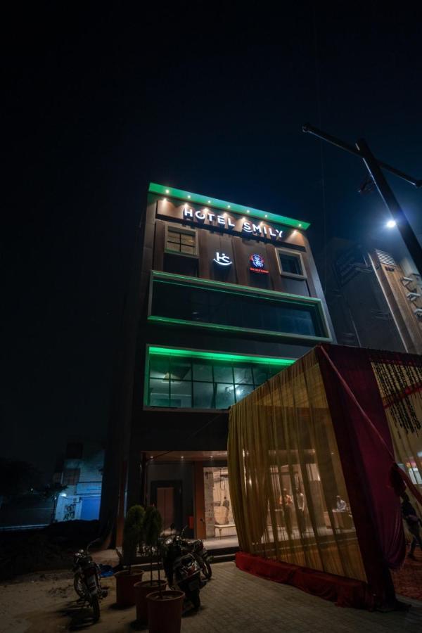 Hotel Smily Λουντιάνα Εξωτερικό φωτογραφία