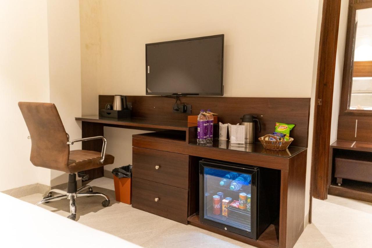 Hotel Smily Λουντιάνα Εξωτερικό φωτογραφία