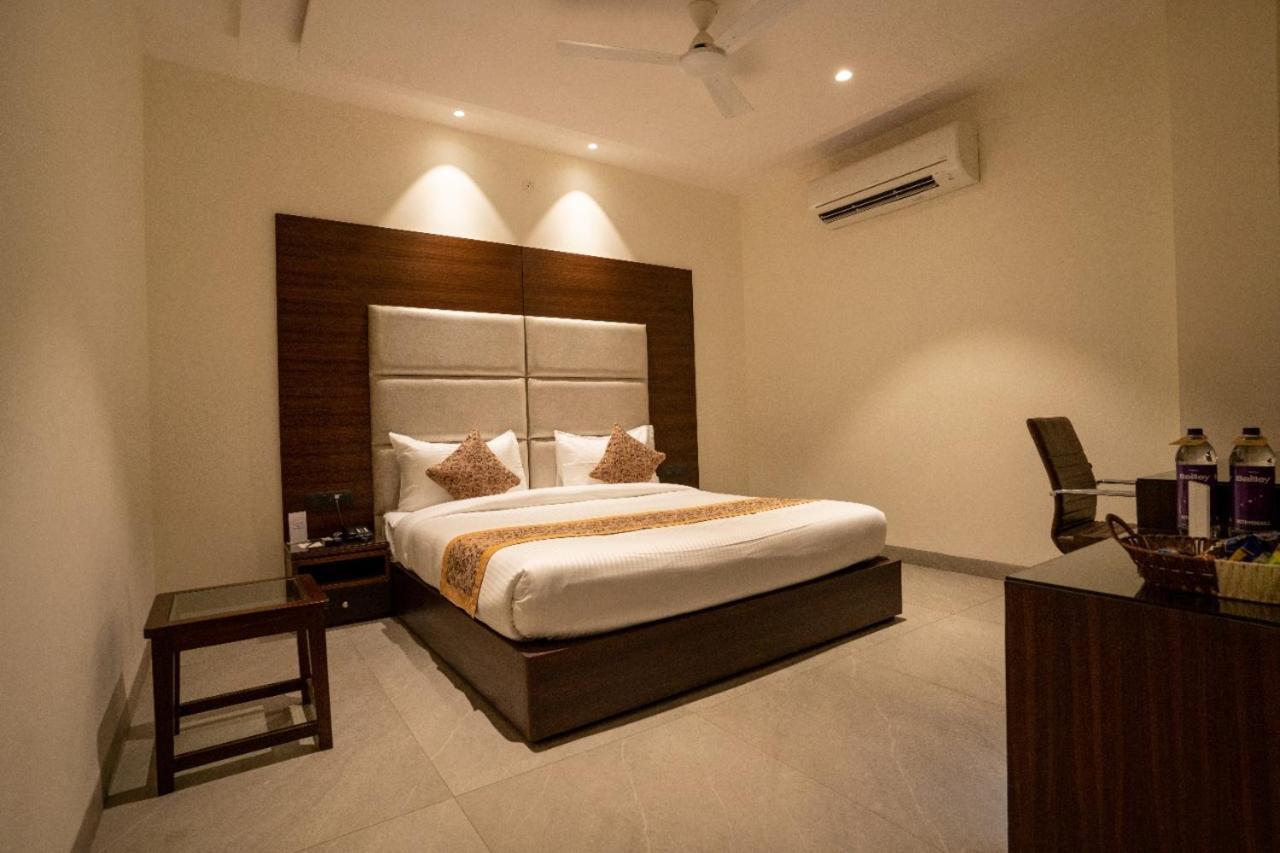 Hotel Smily Λουντιάνα Εξωτερικό φωτογραφία