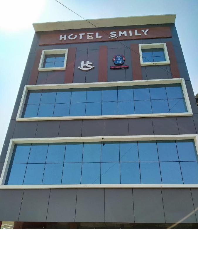 Hotel Smily Λουντιάνα Εξωτερικό φωτογραφία